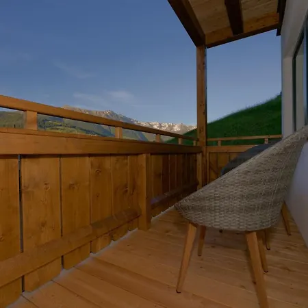 Mounira * לאדיס